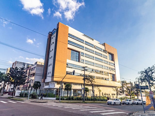 Apartamento 2 quartos e 2 banheiros, para alugar, no bairro Juvevê em Curitiba