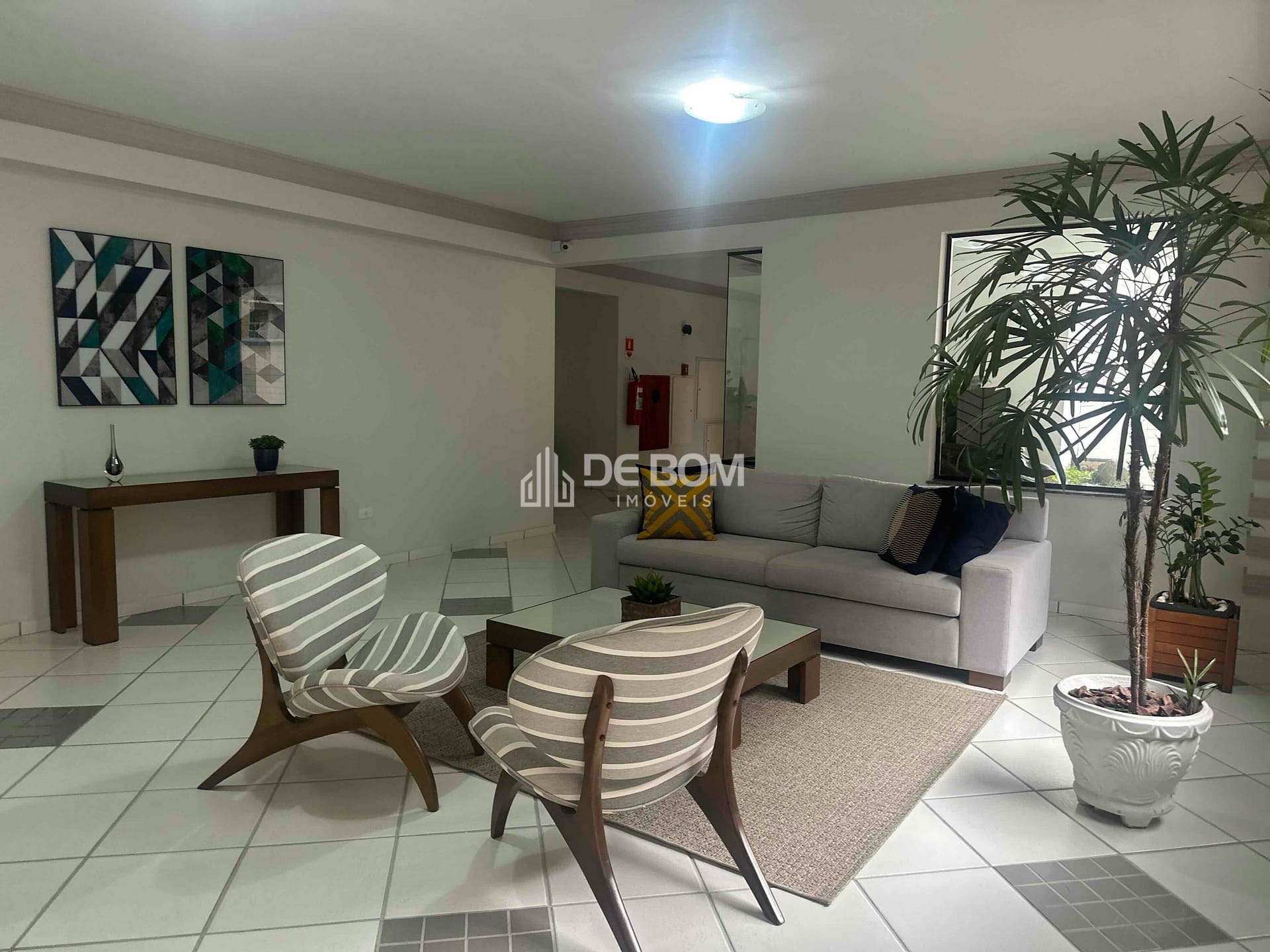 Apartamento à venda com 3 quartos, 115m² - Foto 2