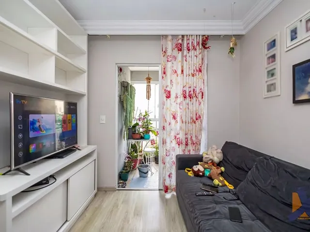 Apartamento 2 quartos e 1 banheiro, à venda, no bairro Novo Mundo em Curitiba