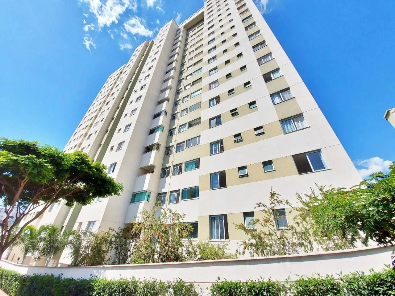 Apartamento para Alugar com 2 Quartos, suíte e 1 Vaga de Garagem no Bairro Serrano - Belo Horizonte/MG