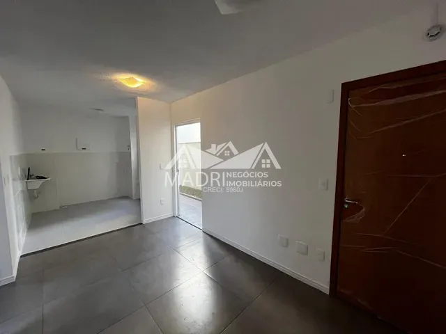 Apartamento 2 quartos e 1 banheiro, para alugar, no bairro São Sebastião em Palhoça