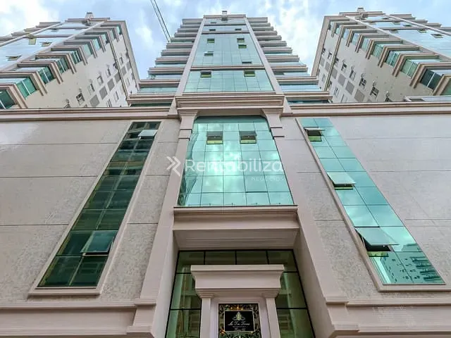 Apartamento com 260m² 3 quartos e 4 banheiros, à venda, no bairro Centro em Itapema