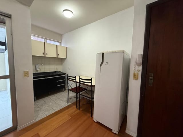 Apartamento 1 quarto e 1 banheiro, à venda, no bairro Centro em Curitiba