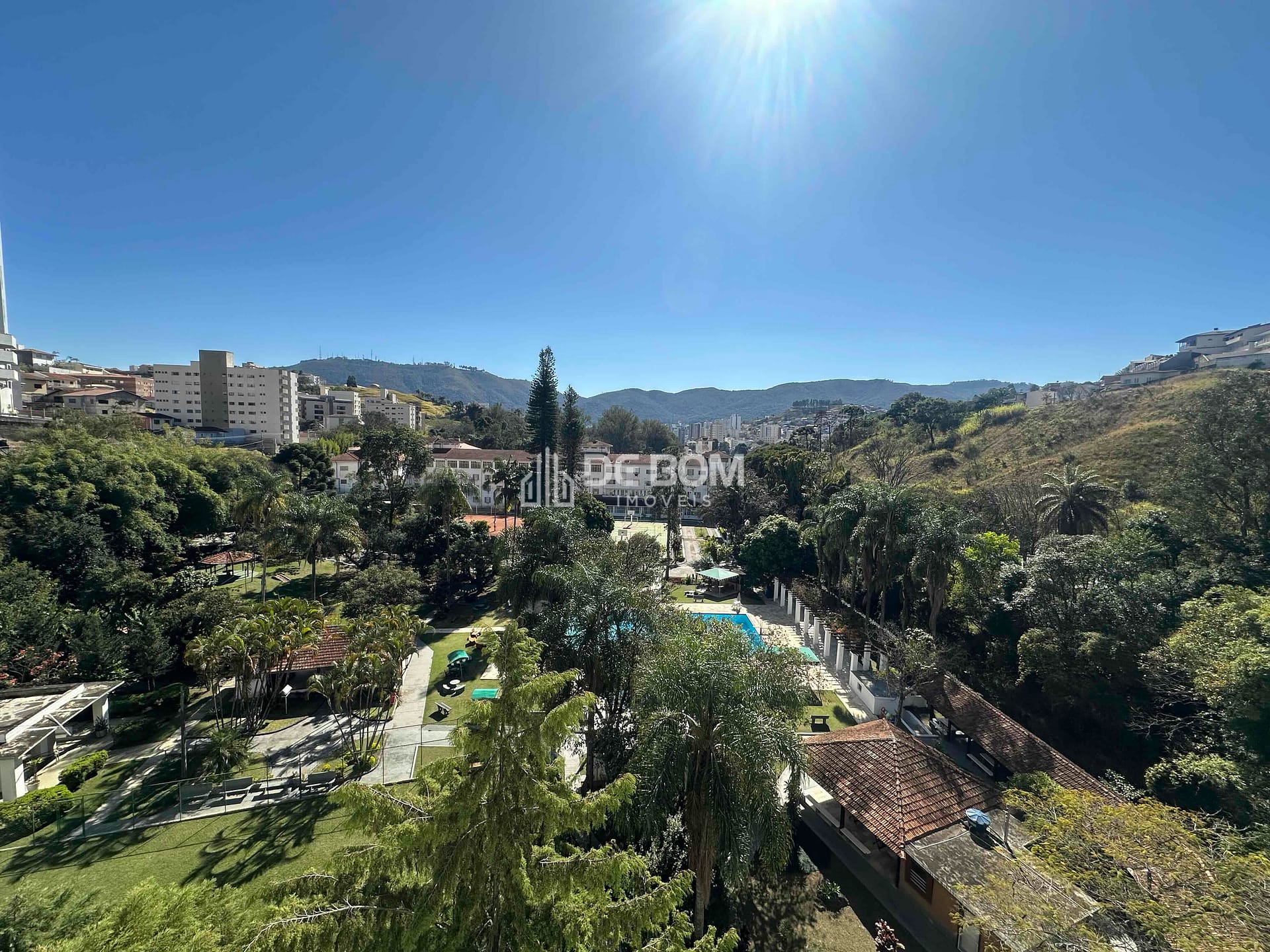 Apartamento à venda com 3 quartos, 96m² - Foto 1