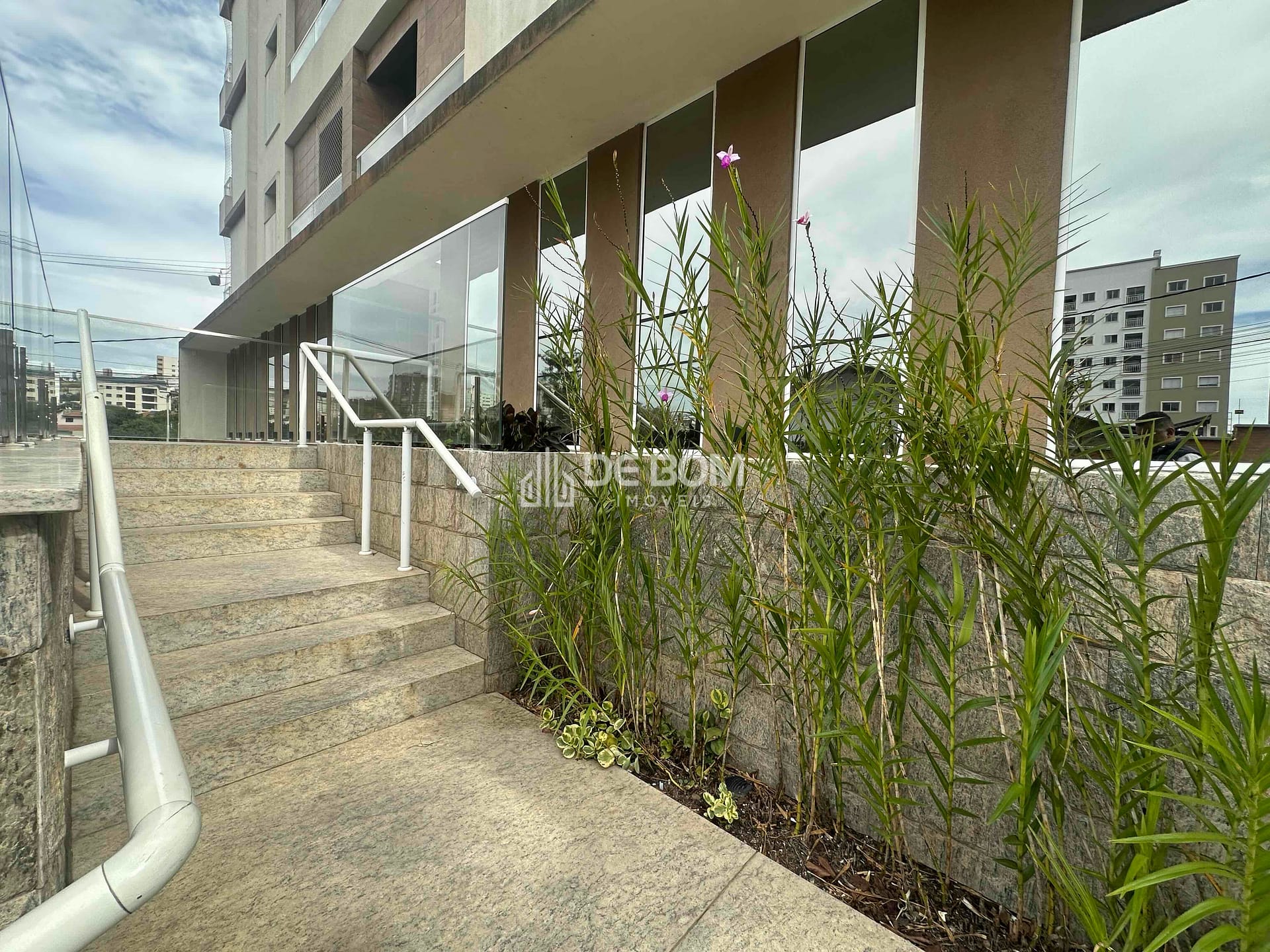 Apartamento à venda com 3 quartos, 81m² - Foto 2