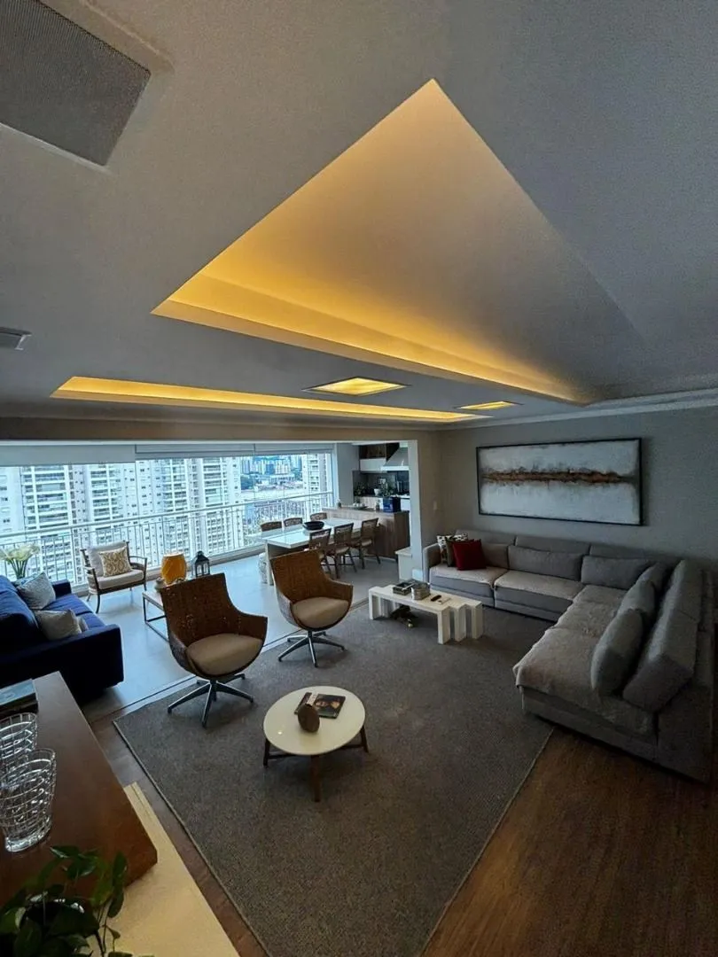 Lindo apartamento com sacada