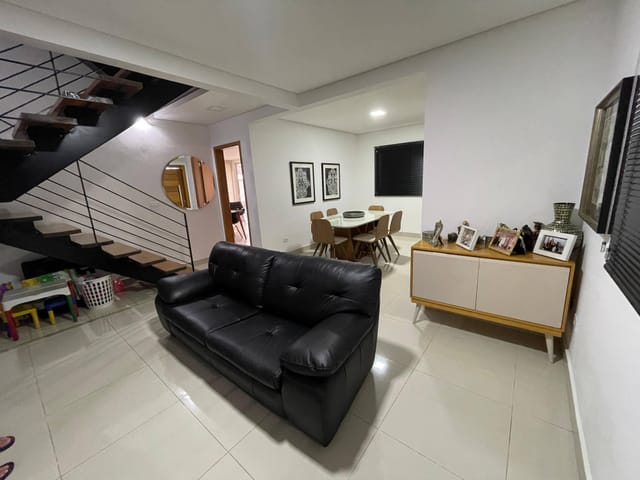 Casa com 234m² 4 quartos e 4 banheiros, à venda, no bairro Chácara Cachoeira em Campo Grande