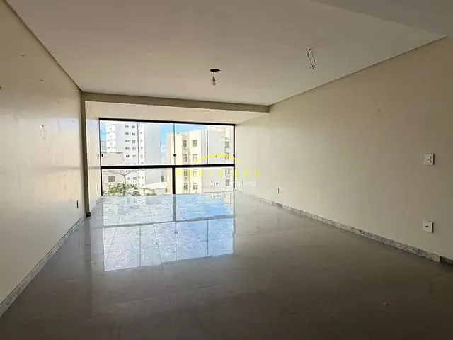 Apartamento com 249m² 4 quartos e 3 banheiros, à venda, no bairro Barra em Salvador
