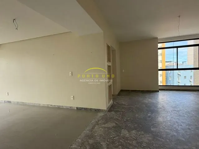 Apartamento com 249m² 4 quartos e 3 banheiros, à venda, no bairro Barra em Salvador