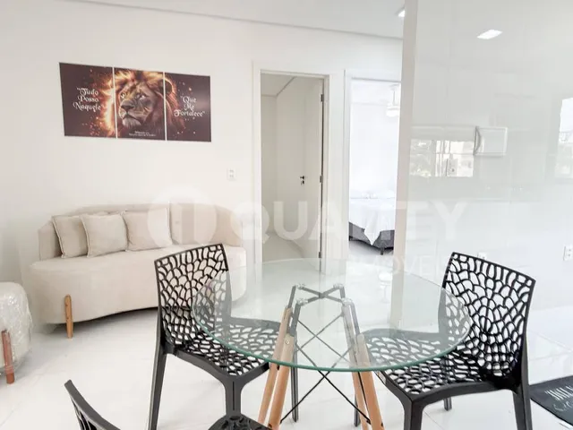 Apartamento 2 quartos e 1 banheiro, para alugar, no bairro Lagoa Redonda em Fortaleza