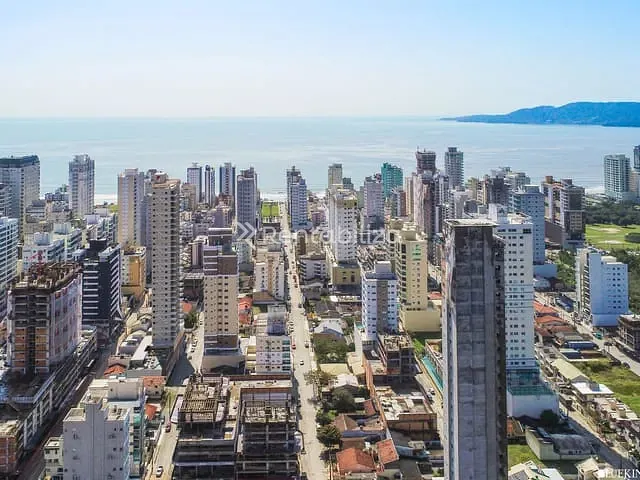 Apartamento 3 quartos e 4 banheiros, à venda, no bairro Meia Praia em Itapema