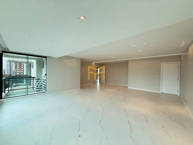 Apartamento 4 quartos e 5 banheiros, à venda, no bairro Nazaré em Belém