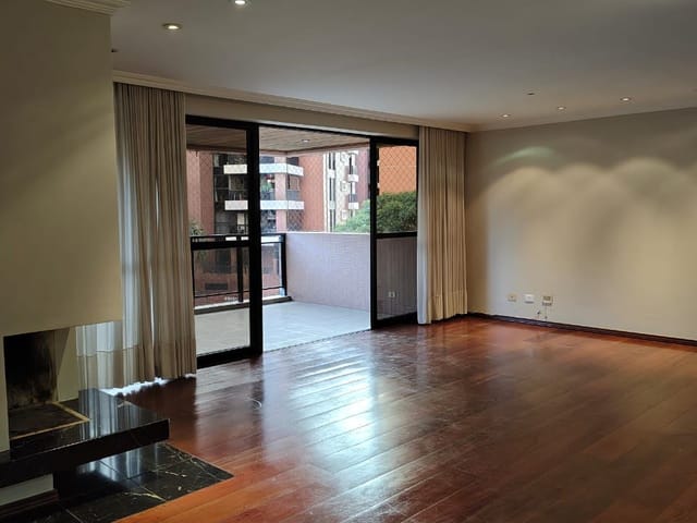 Foto do Apartamento - Cabral, Ed. Morumbi, 4 Quartos, 3 Suítes, 3 Vagas , Apto de Fundos com Bosque, à venda, , Curitiba, PR | Imobiliária GreenVille