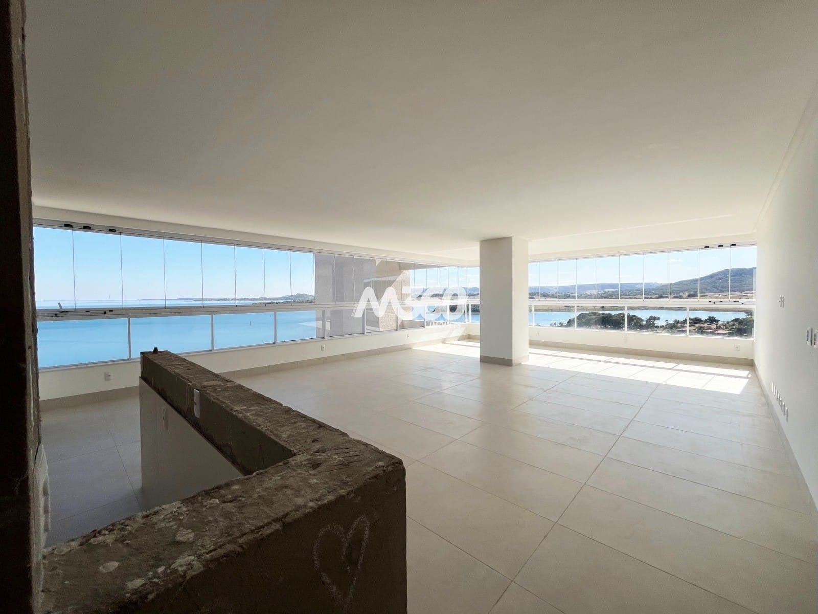 Apartamento à venda com 3 quartos, 153m² - Foto 2