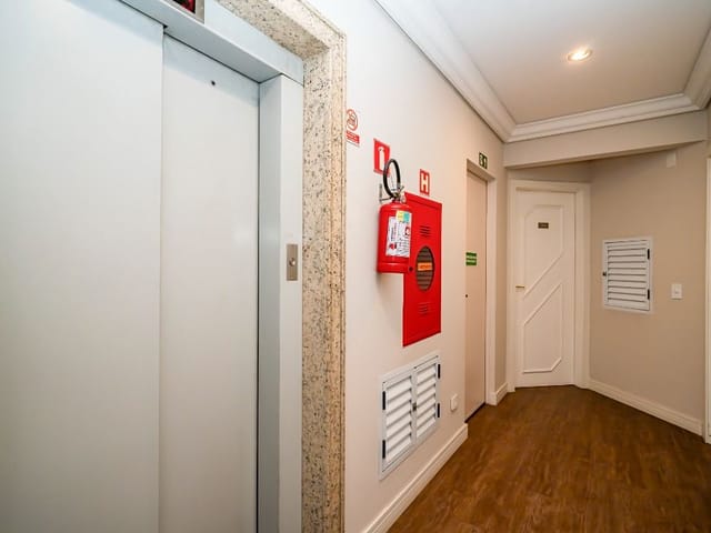Apartamento 2 quartos e 5 banheiros, para alugar, no bairro Centro Cívico em Curitiba
