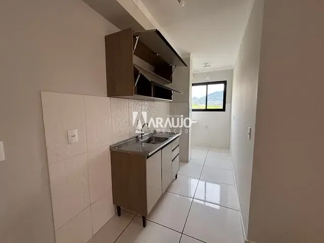 Apartamento 2 quartos e 1 banheiro, para alugar, no bairro Espinheiros em Itajaí