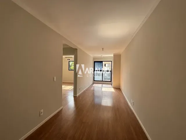 Apartamento 2 quartos e 1 banheiro, para alugar, no bairro Espinheiros em Itajaí