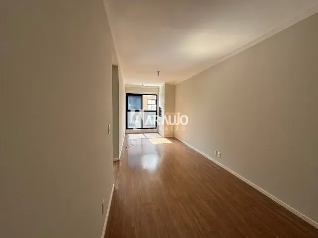 Apartamento 2 quartos e 1 banheiro, para alugar, no bairro Espinheiros em Itajaí