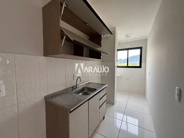 Apartamento 2 quartos e 1 banheiro, para alugar, no bairro Espinheiros em Itajaí