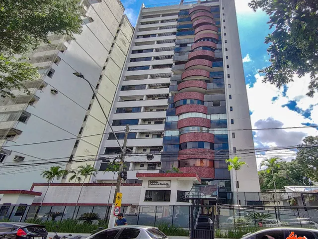 Apartamento 4 quartos e 5 banheiros, à venda, no bairro Batista Campos em Belem