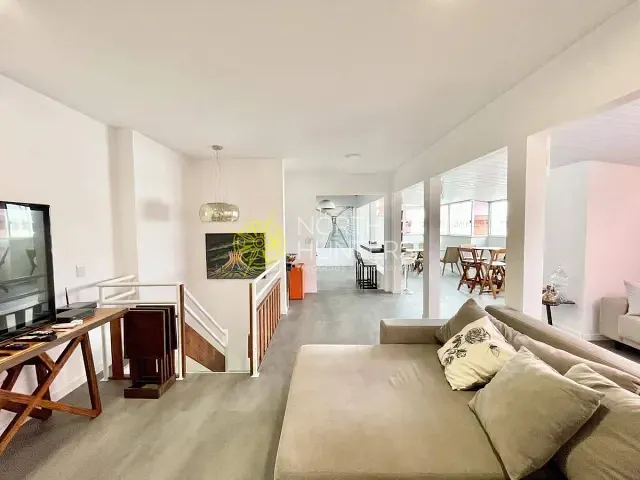 Cobertura / Penthouse com 200m² 3 quartos e 3 banheiros, para alugar, no bairro Jurerê Internacional em Florianópolis