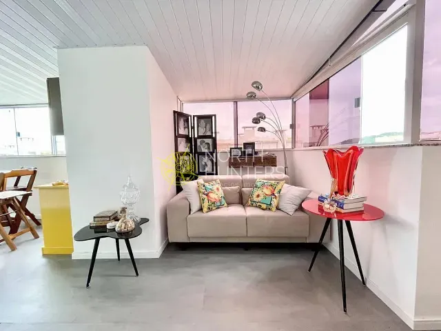 Cobertura / Penthouse com 200m² 3 quartos e 3 banheiros, para alugar, no bairro Jurerê Internacional em Florianópolis