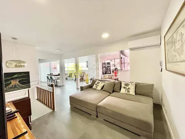 Cobertura / Penthouse com 200m² 3 quartos e 3 banheiros, para alugar, no bairro Jurerê Internacional em Florianópolis