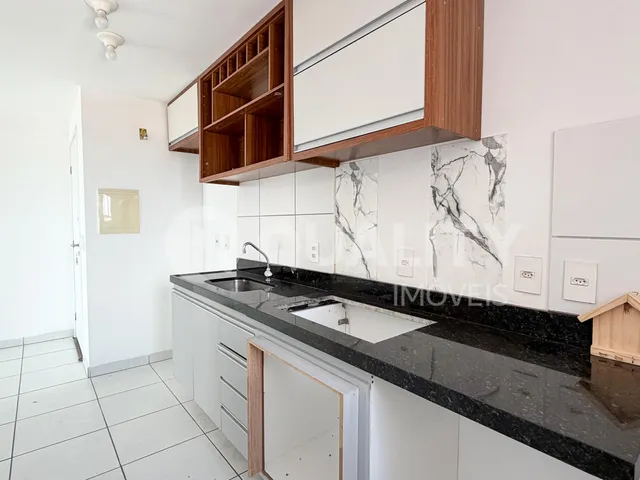 Apartamento 2 quartos e 2 banheiros, para alugar, no bairro Presidente Kennedy em Fortaleza
