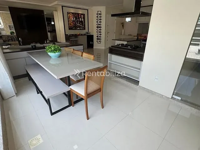 Apartamento com 165m² 3 quartos e 4 banheiros, à venda, no bairro Meia Praia em Itapema