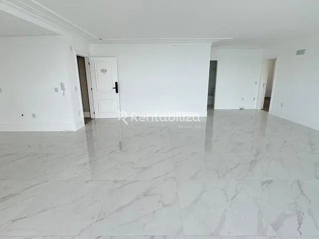Apartamento com 238m² 4 quartos e 5 banheiros, à venda, no bairro Meia Praia em Itapema