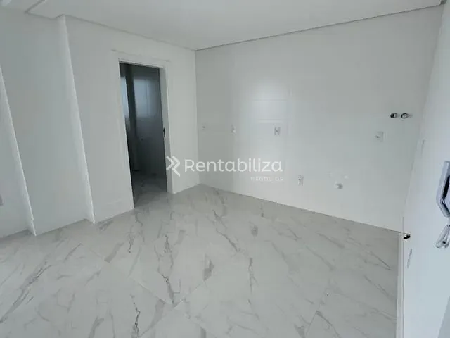 Apartamento com 238m² 4 quartos e 5 banheiros, à venda, no bairro Meia Praia em Itapema
