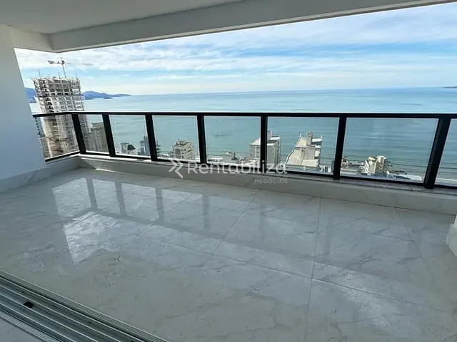 Apartamento com 238m² 4 quartos e 5 banheiros, à venda, no bairro Meia Praia em Itapema