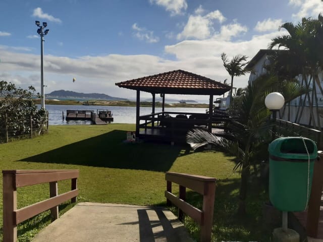 Apartamento 2 quartos e 2 banheiros, à venda, no bairro Ponta das Canas em Florianópolis