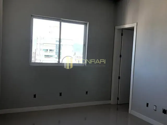 Apartamento com 666m² 5 quartos e 6 banheiros, à venda, no bairro Meia Praia em Itapema