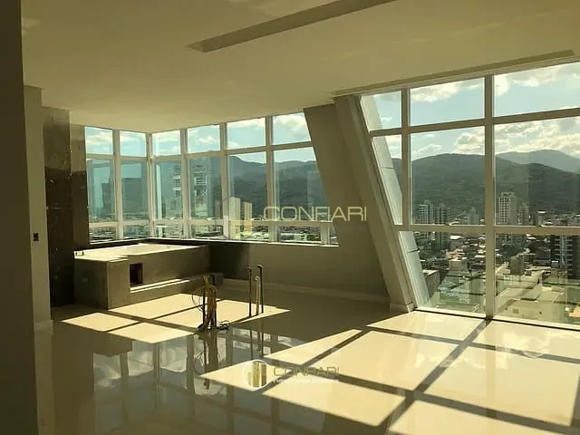 Apartamento com 666m² 5 quartos e 6 banheiros, à venda, no bairro Meia Praia em Itapema