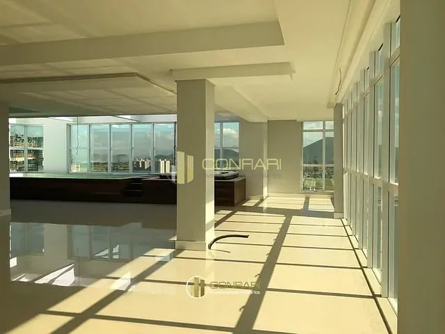 Apartamento com 666m² 5 quartos e 6 banheiros, à venda, no bairro Meia Praia em Itapema