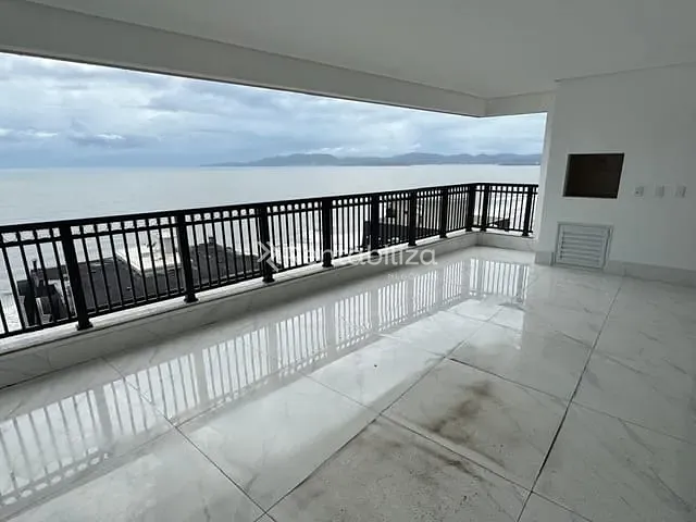 Apartamento com 302m² 4 quartos e 5 banheiros, à venda, no bairro Meia Praia em Itapema