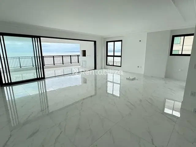 Apartamento com 302m² 4 quartos e 5 banheiros, à venda, no bairro Meia Praia em Itapema