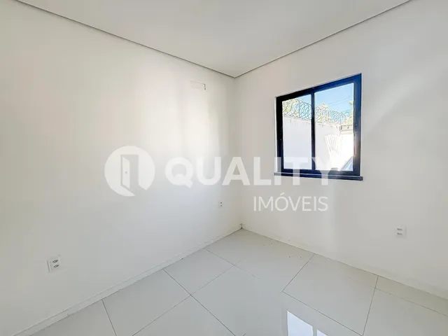 Apartamento 2 quartos e 1 banheiro, para alugar, no bairro Lagoa Redonda em Fortaleza