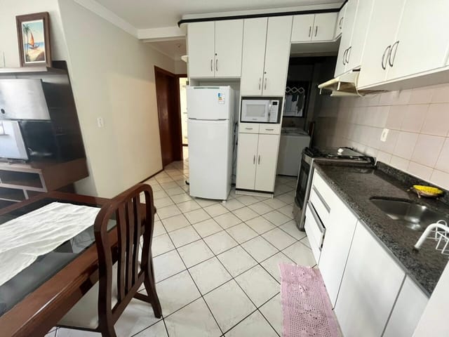 Apartamento 2 quartos e 1 banheiro, para alugar, no bairro Ingleses do Rio Vermelho em Florianópolis