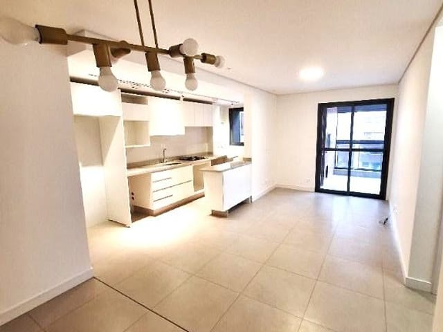 Apartamento 2 quartos e 2 banheiros, à venda, no bairro Cabral em Curitiba