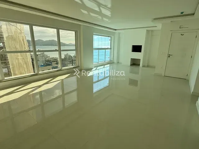 Apartamento 4 quartos e 5 banheiros, à venda, no bairro Meia Praia em Itapema