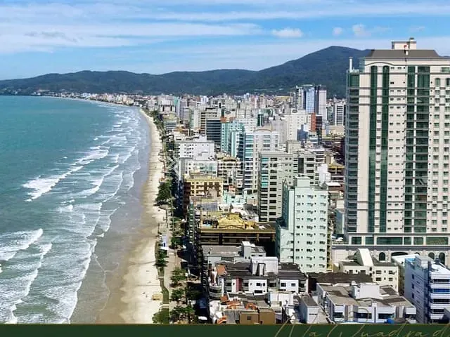 Apartamento 4 quartos e 5 banheiros, à venda, no bairro Meia Praia em Itapema
