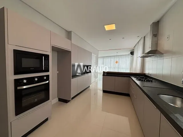 Apartamento 4 quartos e 1 banheiro, para alugar, no bairro Centro em Itajaí