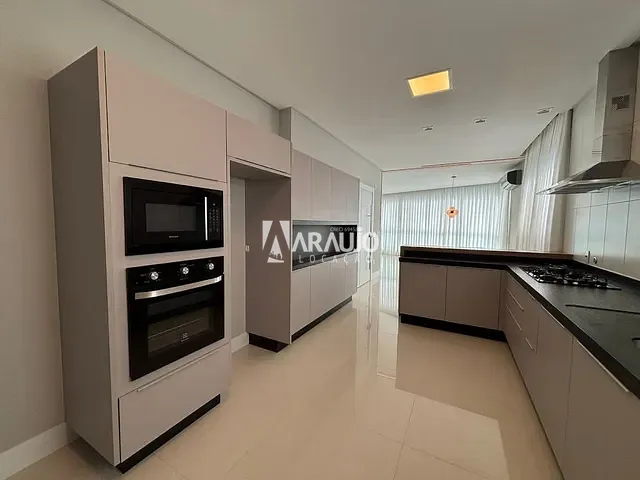 Apartamento 4 quartos e 1 banheiro, para alugar, no bairro Centro em Itajaí
