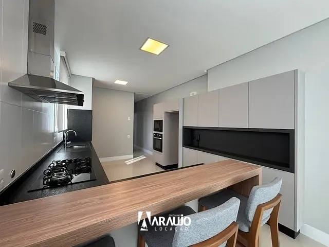 Apartamento 4 quartos e 1 banheiro, para alugar, no bairro Centro em Itajaí