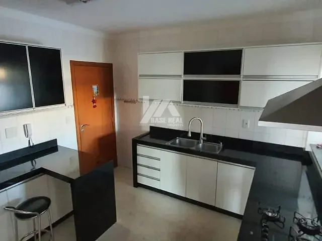 Apartamento com 204m² 3 quartos e 3 banheiros, à venda, no bairro Uvaranas em Ponta Grossa