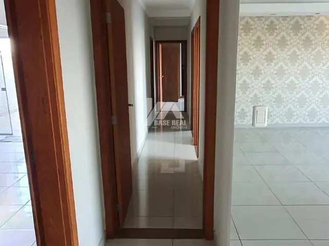 Apartamento com 204m² 3 quartos e 3 banheiros, à venda, no bairro Uvaranas em Ponta Grossa