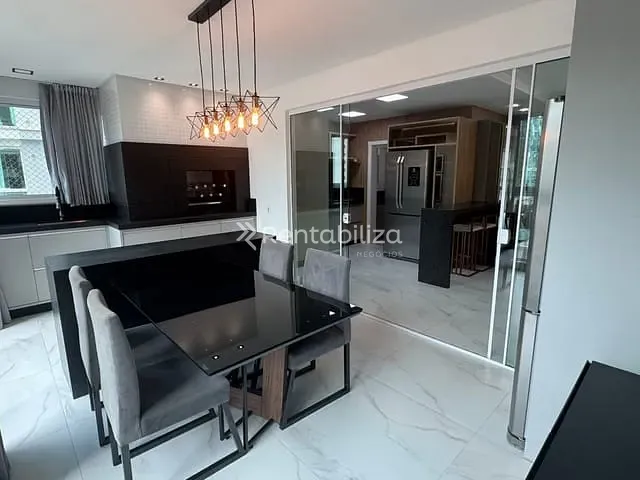Apartamento com 257m² 4 quartos e 5 banheiros, à venda, no bairro Meia Praia em Itapema