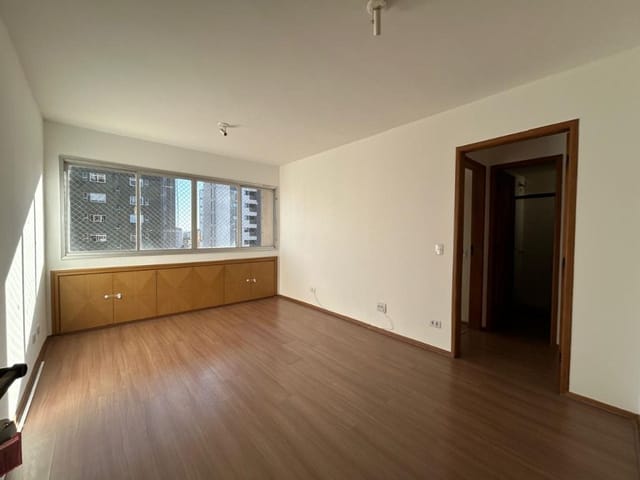 Apartamento 1 quarto e 1 banheiro, à venda, no bairro Centro em Curitiba